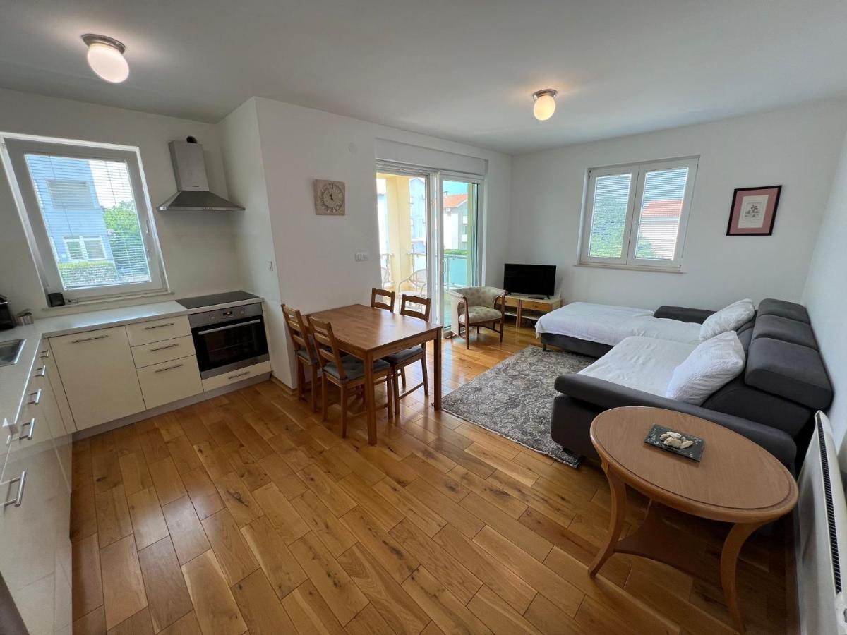 Apartman Sven Malinska Eksteriør billede